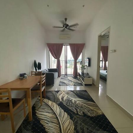 Lovely Dpulze 1 Bed Room With Pool @Cyberjaya ;- ) Luaran gambar