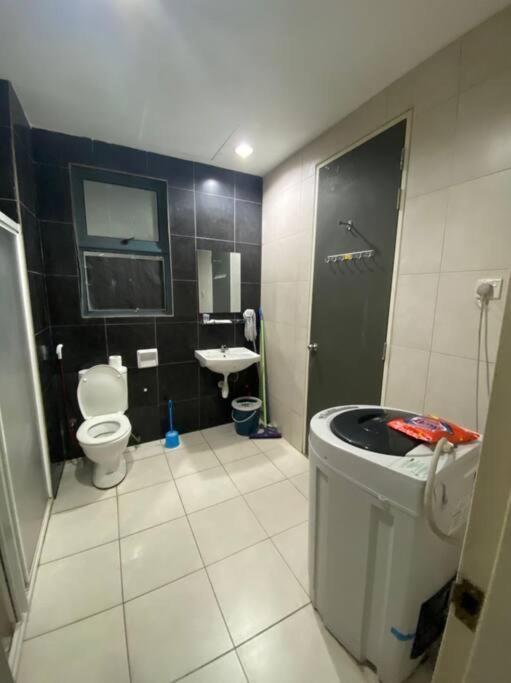 Lovely Dpulze 1 Bed Room With Pool @Cyberjaya ;- ) Luaran gambar