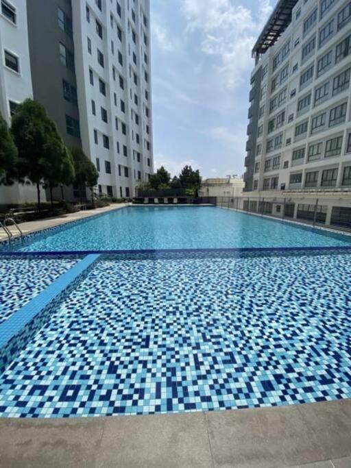 Lovely Dpulze 1 Bed Room With Pool @Cyberjaya ;- ) Luaran gambar